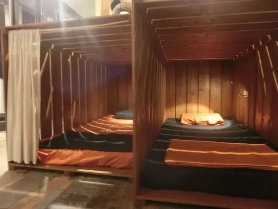 Ortak Ranzalı Oda, 2 Tek Kişilik Yatak