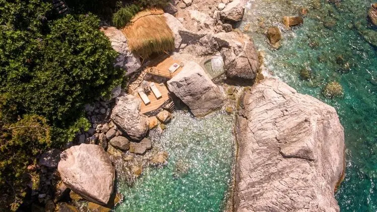 Suite, Deniz Manzaralı, Jakuzili ve Özel Bahçeli