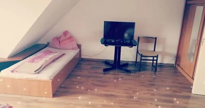 Üç Kişilik Oda, Ortak Banyo