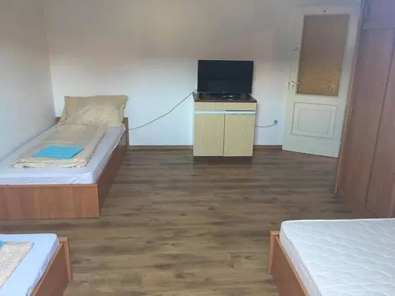 Üç Kişilik Oda, Ortak Banyo