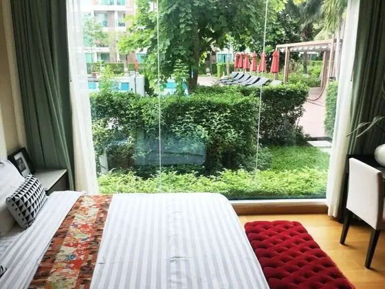 1-Bedroom Direct Pool Access