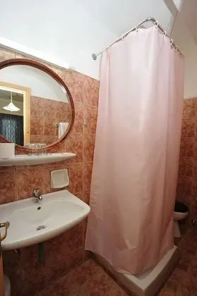 Üç Kişilik Oda