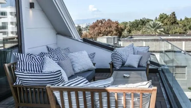 Penthouse Suit, Yandan Deniz Manzaralı