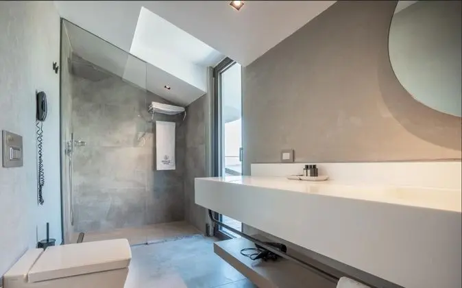 Penthouse Suit, Yandan Deniz Manzaralı