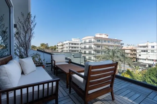 Penthouse Suit, Yandan Deniz Manzaralı
