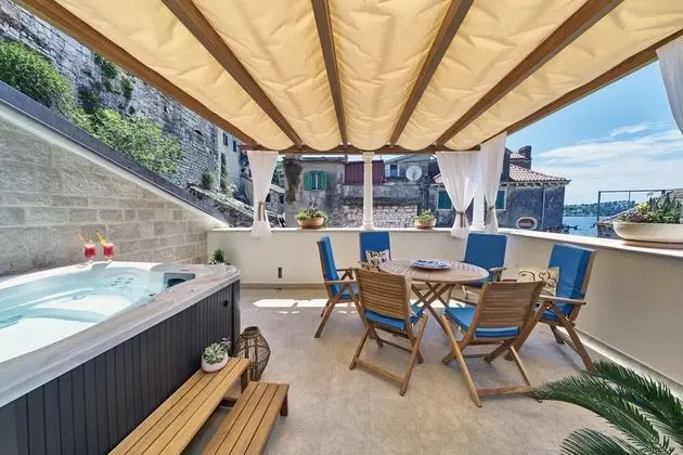 Deluxe Apart Daire, Deniz Manzaralı