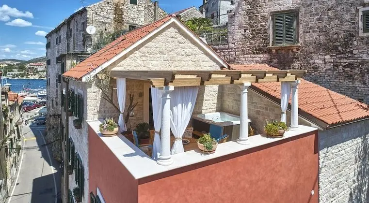 Deluxe Apart Daire, Deniz Manzaralı