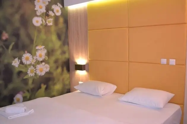 İki Ayrı Yataklı Oda, Bahçe Manzaralı