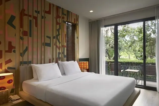 Corner King - Garden View