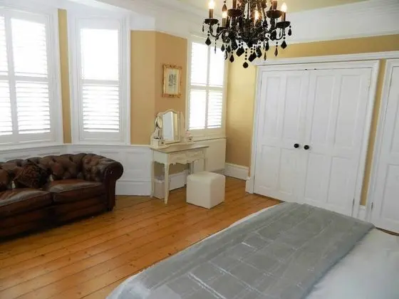Ev (3 Bedrooms)