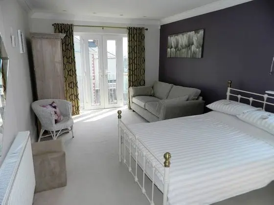 Ev (3 Bedrooms)
