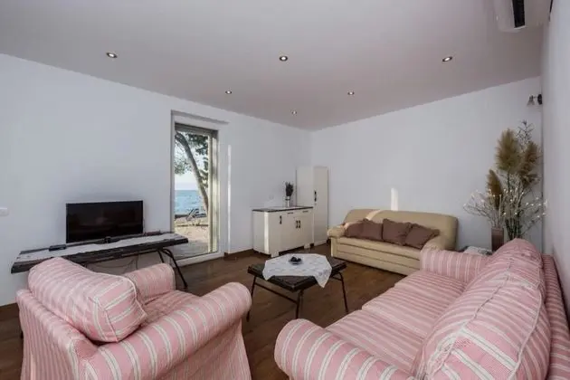 Ev (Periska - on the beach - H(4+1))