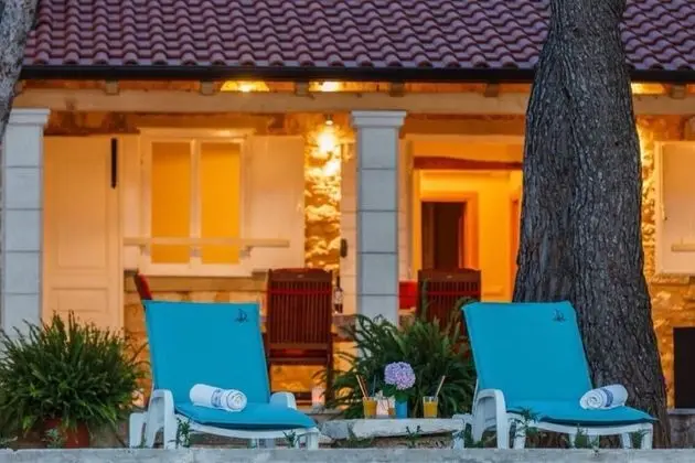 Ev (Periska - on the beach - H(4+1))