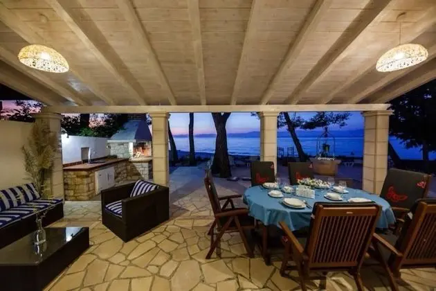 Ev (Periska - on the beach - H(4+1))