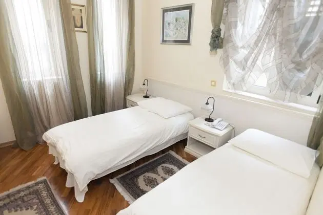 Tek Büyük veya İki Ayrı Yataklı Oda