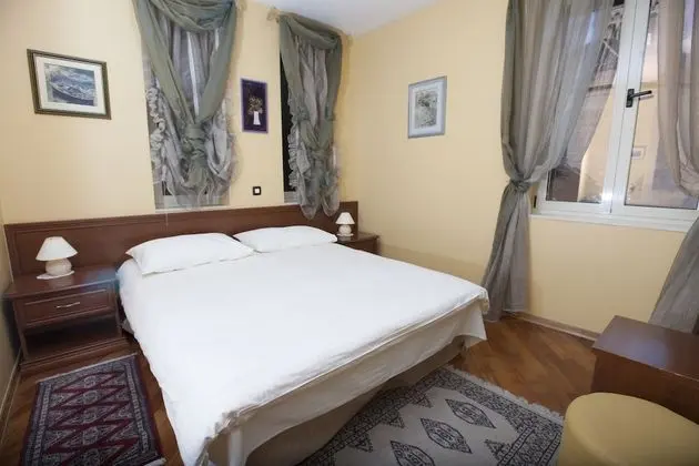 Tek Büyük veya İki Ayrı Yataklı Oda