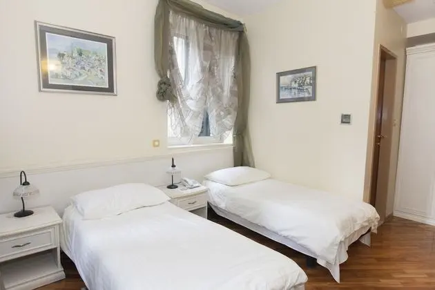 Tek Büyük veya İki Ayrı Yataklı Oda