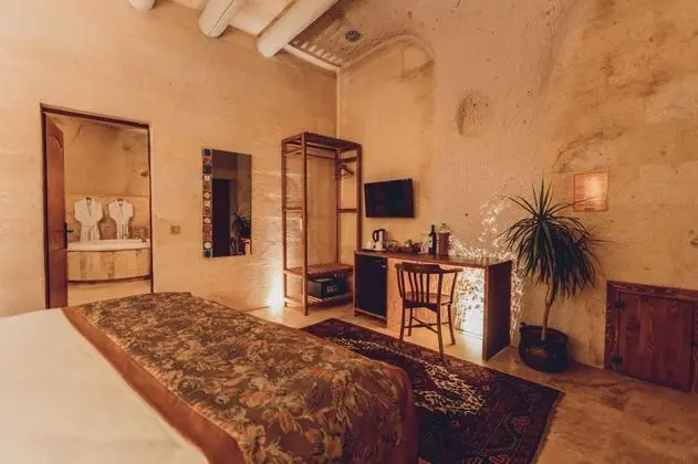 King Cave Suite, Avlu Manzaralı, Jakuzili
