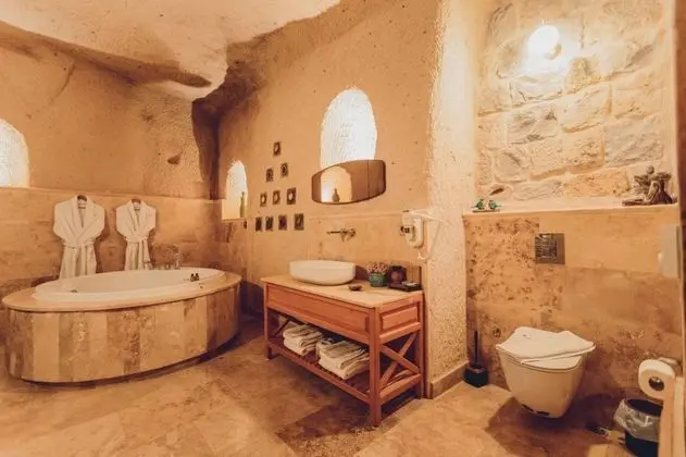 King Cave Suite, Avlu Manzaralı, Jakuzili