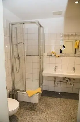 Tek Büyük Yataklı Oda, Ortak Banyo