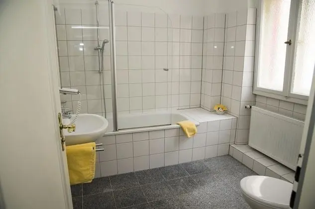 Tek Büyük Yataklı Oda, Ortak Banyo