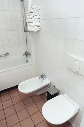 Üç Kişilik Oda