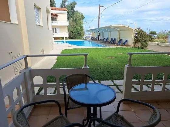 Stüdyo, Havuz Manzaralı