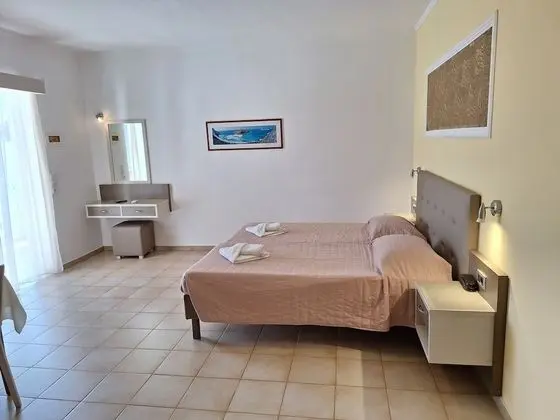 Stüdyo, Havuz Manzaralı