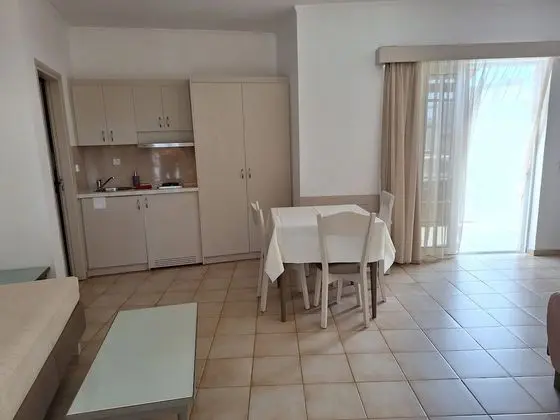 Stüdyo, Havuz Manzaralı