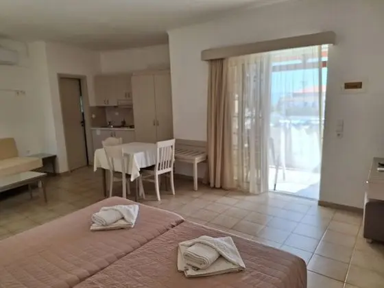 Stüdyo, Havuz Manzaralı
