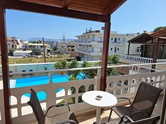 Stüdyo, Havuz Manzaralı