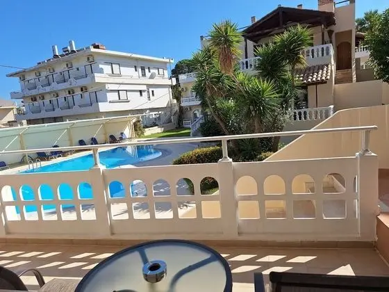 Stüdyo, Havuz Manzaralı