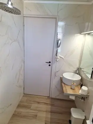 Stüdyo, Havuz Manzaralı