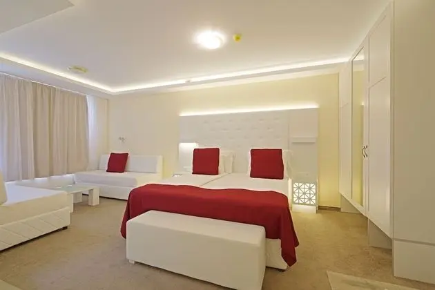 Tek Büyük veya İki Ayrı Yataklı Oda, Teras