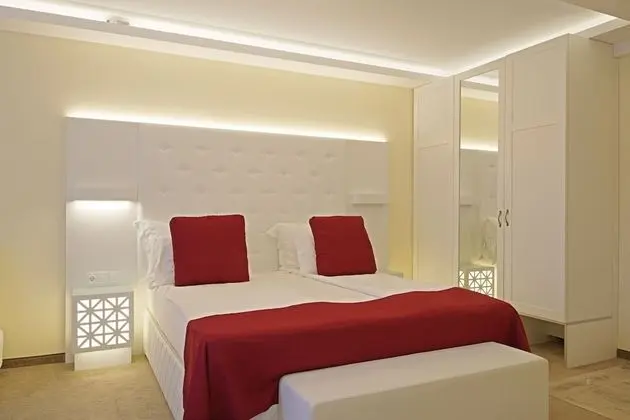 Tek Büyük veya İki Ayrı Yataklı Oda, Teras