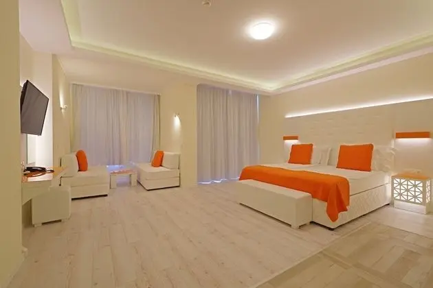 Tek Büyük veya İki Ayrı Yataklı Oda, Teras