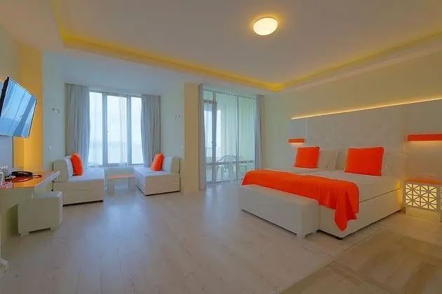 Tek Büyük veya İki Ayrı Yataklı Oda, Teras