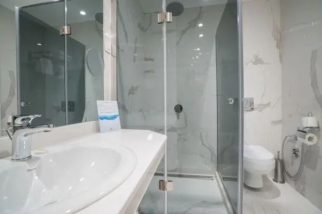Tek Büyük veya İki Ayrı Yataklı Oda, Teras