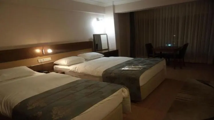 Triple Oda Şehir Manzaralı