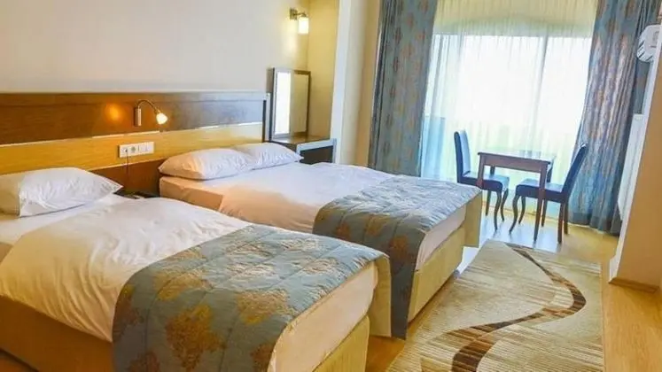 Triple Oda Şehir Manzaralı