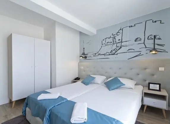 Tek Büyük veya İki Ayrı Yataklı Oda, Balkon