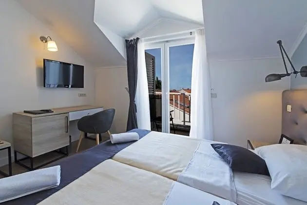 Tek Büyük veya İki Ayrı Yataklı Oda, Balkon