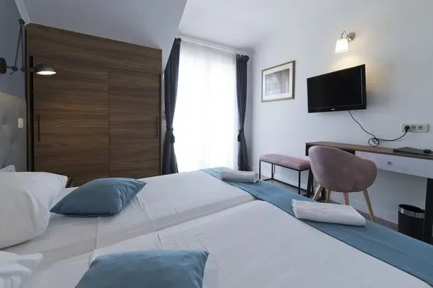 Tek Büyük veya İki Ayrı Yataklı Oda, Balkon