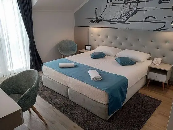 Tek Büyük veya İki Ayrı Yataklı Oda, Balkon