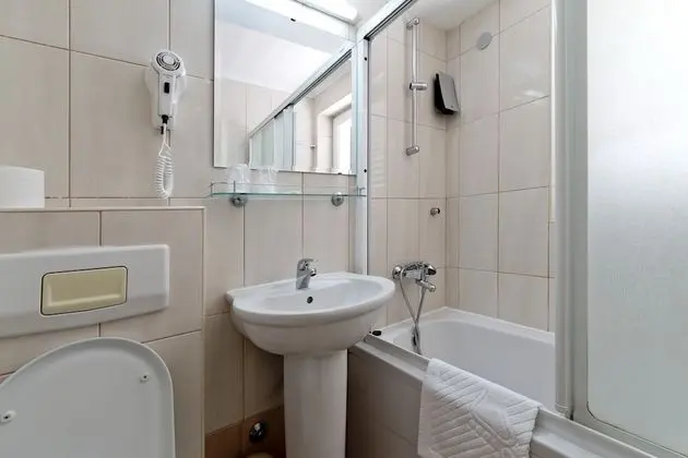 Tek Büyük veya İki Ayrı Yataklı Oda, Balkon