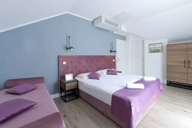 Tek Büyük veya İki Ayrı Yataklı Oda, Kısmi Deniz Manzaralı