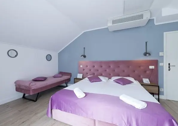 Tek Büyük veya İki Ayrı Yataklı Oda, Kısmi Deniz Manzaralı