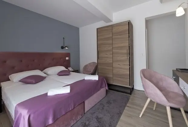 Tek Büyük veya İki Ayrı Yataklı Oda, Kısmi Deniz Manzaralı