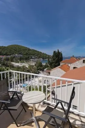 Tek Büyük veya İki Ayrı Yataklı Oda, Kısmi Deniz Manzaralı