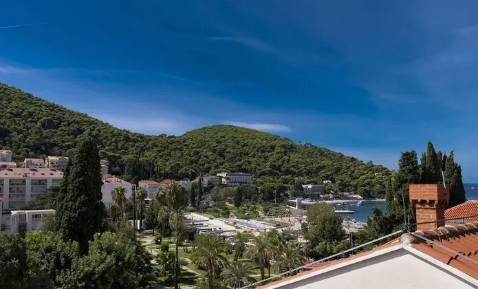 Tek Büyük veya İki Ayrı Yataklı Oda, Kısmi Deniz Manzaralı